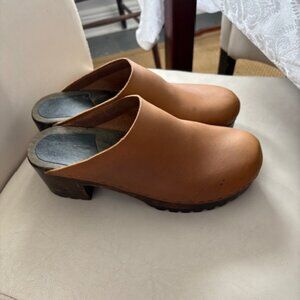 No. 6 Brown Leather Clogs, Size 11